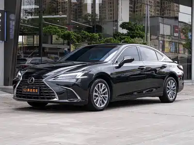 Lexus ES 2025