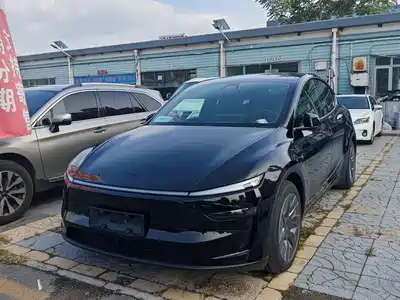 Tesla Model Y L 2026