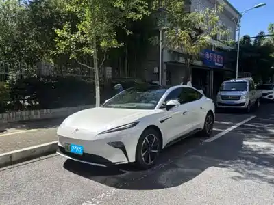 Roewe Rising Auto F7 2023