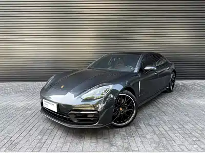 Porsche Panamera 2023