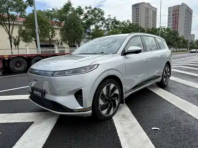 Dongfeng Yipai eπ008 2024