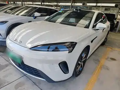BYD Seal 07 DM-i 2025