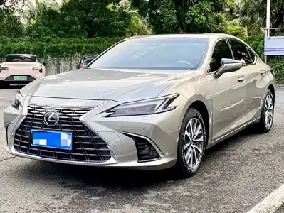 Lexus ES 2025