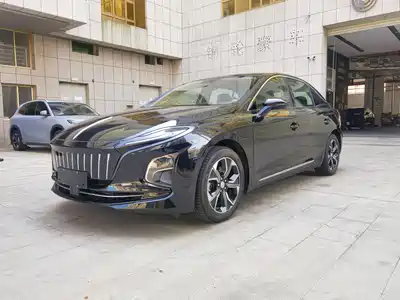 Hongqi E-QM5 2025
