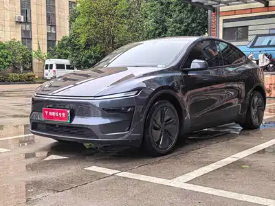 Tesla Model Y 2025