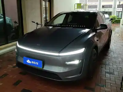Tesla Model Y 2025