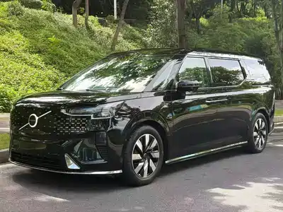 Volvo EM90 2024