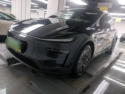 Tesla Model Y L 2025
