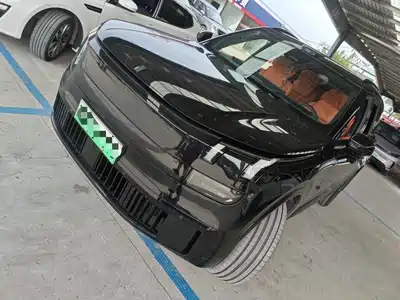 Lynk & Co 900 2025
