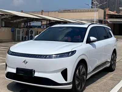 Dongfeng Yipai eπ008 2024