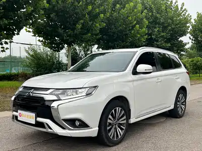 Mitsubishi Outlander 2023