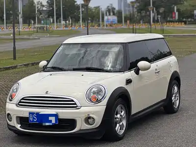 MINI CLUBMAN 2013