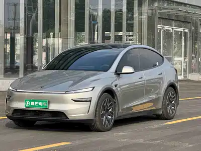 Tesla Model Y L 2025