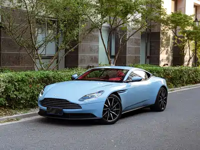 Aston Martin DB11 2021
