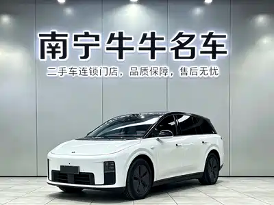 Li Auto i8 2025