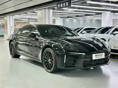 Porsche Panamera 2025