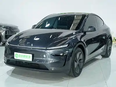 Tesla Model Y 2025