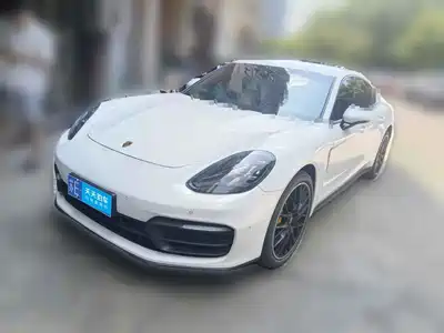 Porsche Panamera 2021
