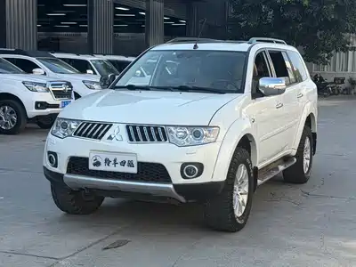 Mitsubishi Pajero Sport (Import) 2013