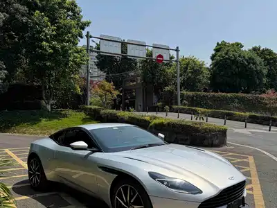 Aston Martin DB11 2018