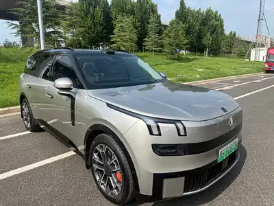 Lynk & Co 900 2025