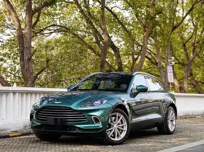 Aston Martin DBX 2023