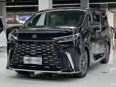 Lexus LM 2025