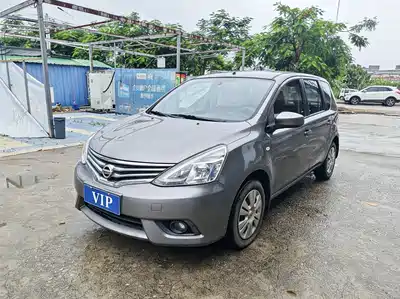 Nissan Livina 2015