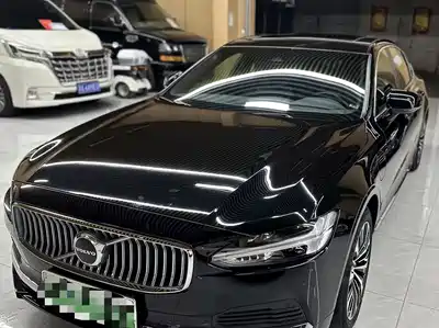 Volvo S90 Plug-in Hybrid 2024