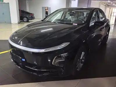 Hongqi E-QM5 2026