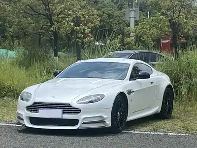 Aston Martin V8 Vantage 2014