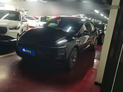 Tesla Model Y L 2026