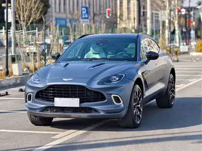 Aston Martin DBX 2021