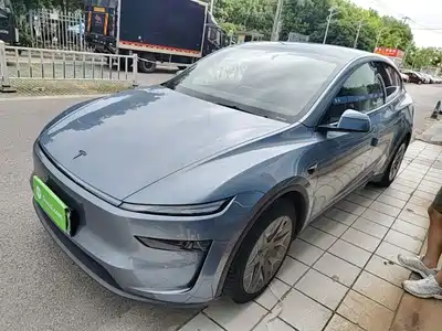 Tesla Model Y L 2026