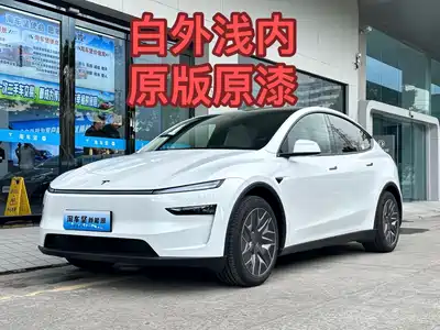 Tesla Model Y L 2026