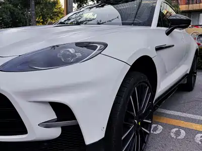 Aston Martin DBX 2022