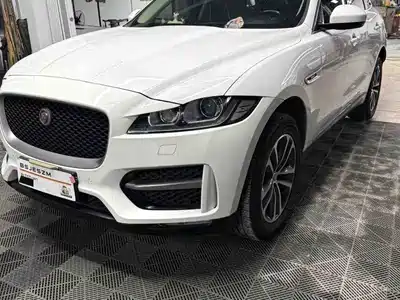 Jaguar F-PACE 2016