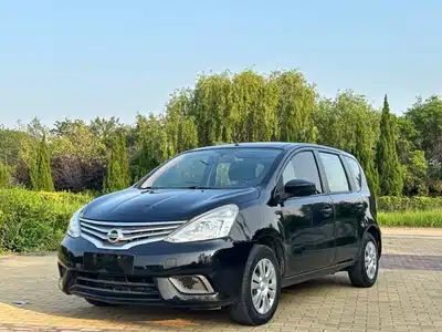 Nissan Livina 2015