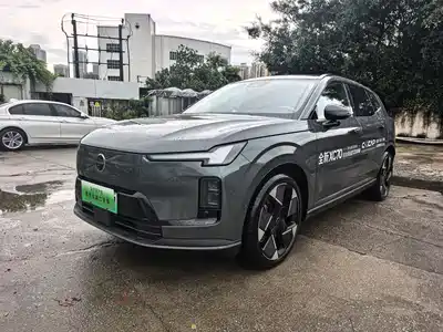 Volvo XC70 Plug-in Hybrid 2025