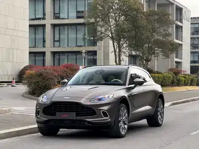 Aston Martin DBX 2021