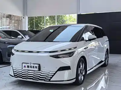 XPeng X9 2025