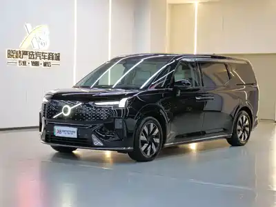Volvo EM90 2024