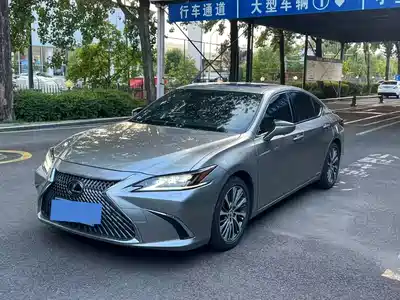 Lexus ES 2021