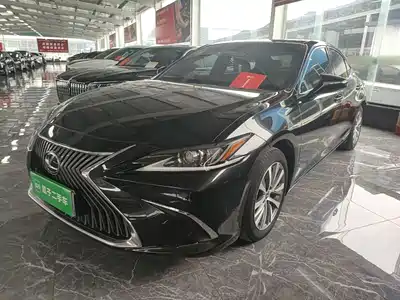 Lexus ES 2020