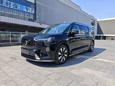 Volvo EM90 2024