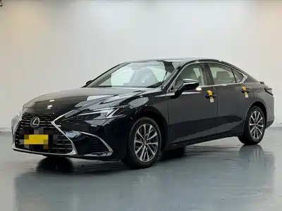 Lexus ES 2025