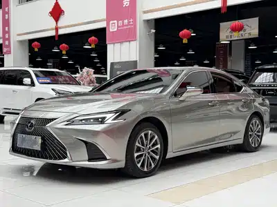Lexus ES 2025