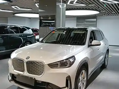 BMW iX1 2025