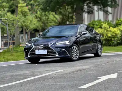 Lexus ES 2025