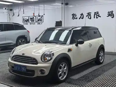 MINI CLUBMAN 2012